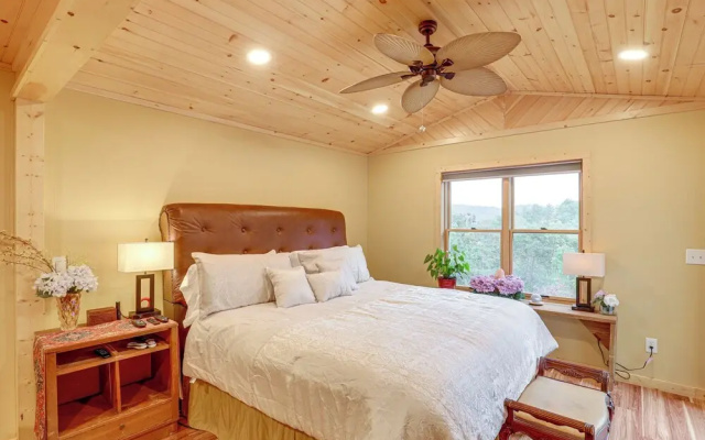 Ski Asheville! Mountain-view Hideaway w/ Deck