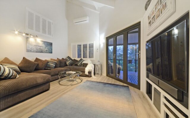 Crusoe's Beach House Ocean Views