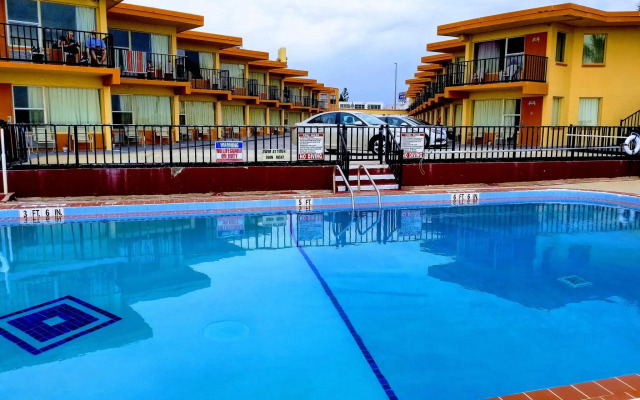 Grand Prix Motel on the Beach