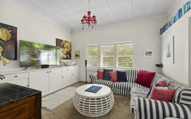 Poolside Stay - Close to Taronga Zoo & Luna Park