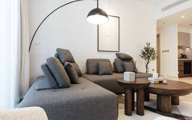 Luxurious Waterfront 1BR with Sea Views