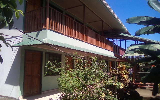 Hotel Cabinas y Tour Aaron Tortuguero