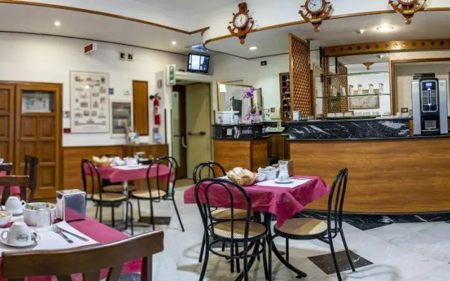 Hotel Ferrarese Roma
