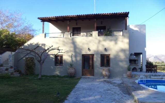Rural Spacious Villa with Pool at Central Crete