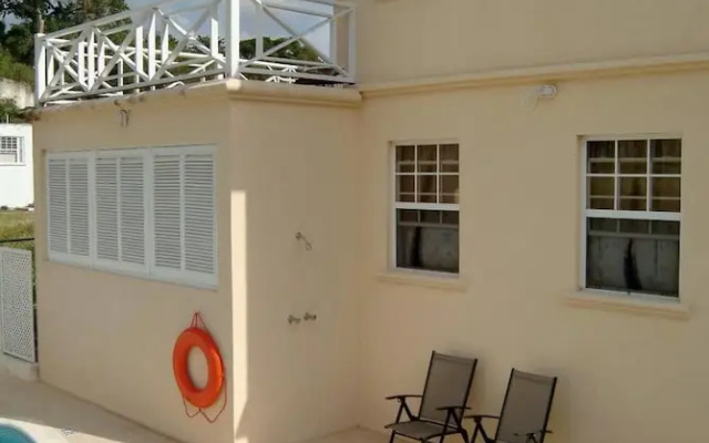 Two Bedroom Apartment With Pool Located Near the Beach and Kensington Oval