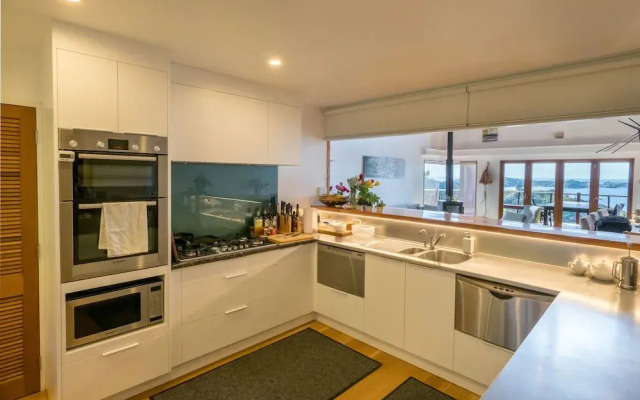 Te Koha Lodge - Adults Only