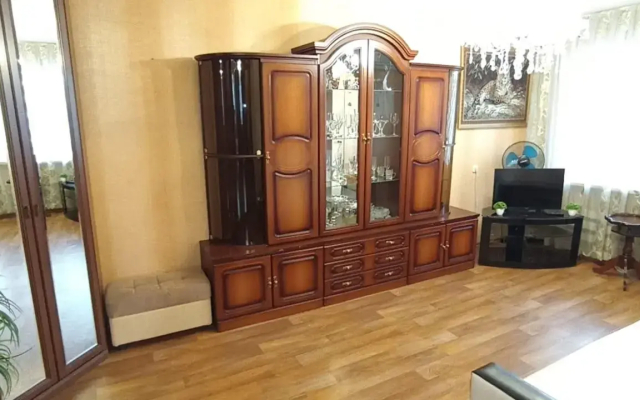 Погостим на улице Адоратского 6