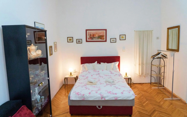 Artsy Ferhadija Studio Apartment