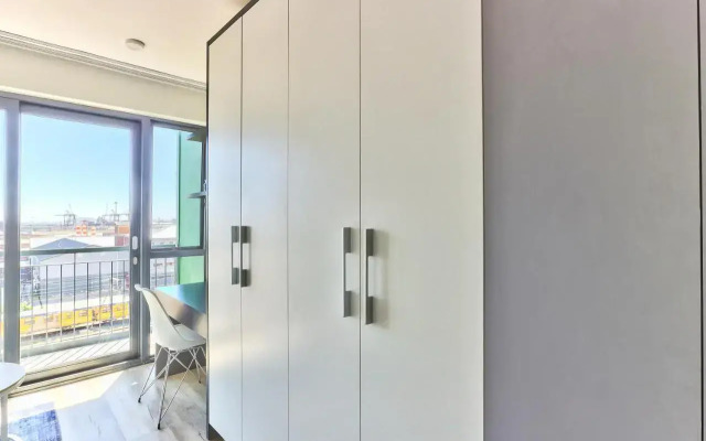 Stunning work pad on 1onAlbert- 601