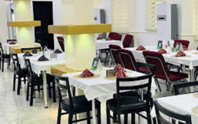 Time Oak Hotel and Suites Royale