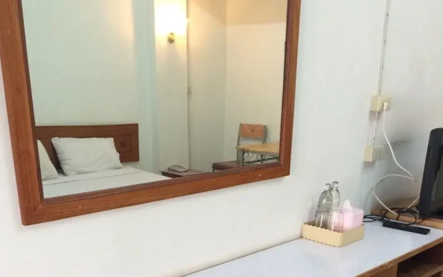 OYO 1161 Sathorn Mansion