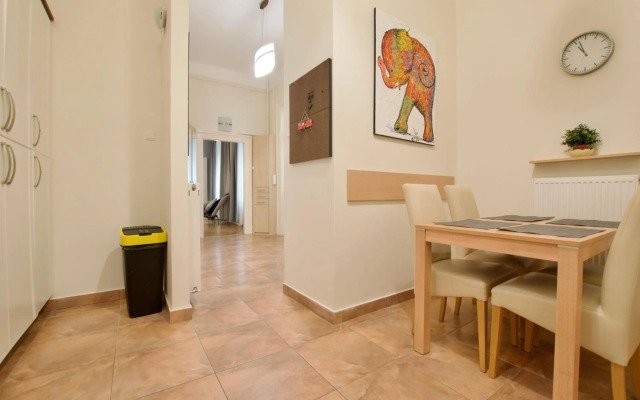 Standard Apartment by Hi5 - St. King street 16.