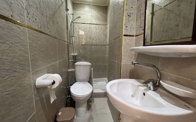 Atlantis pyramids Inn new