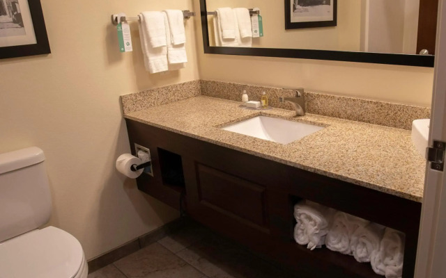 Cobblestone Hotel & Suites - Two Rivers