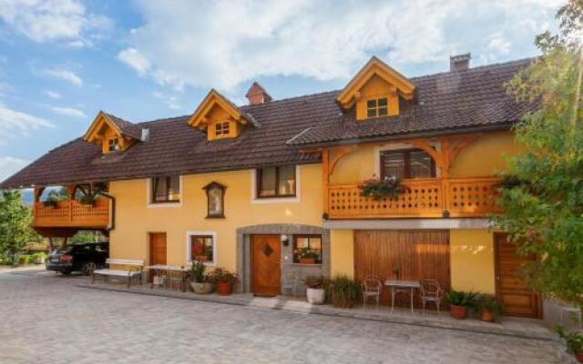 Apartment Ledrar