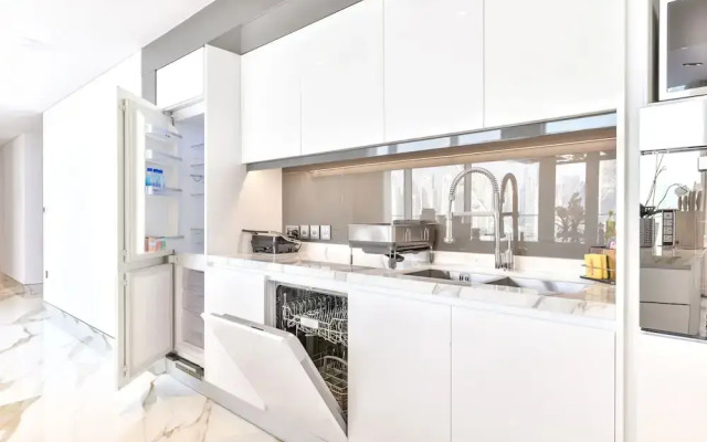 Lavish & Equipped 2 BR Facing Ain Dubai