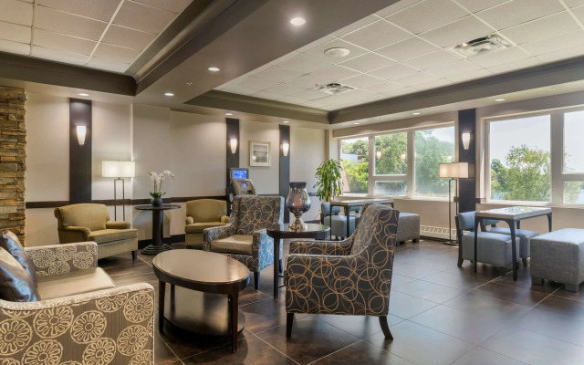 Best Western Plus Chocolate Lake Hotel