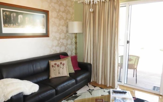 Gooromon Park Cottages – Guest Rooms – Tuggeranong