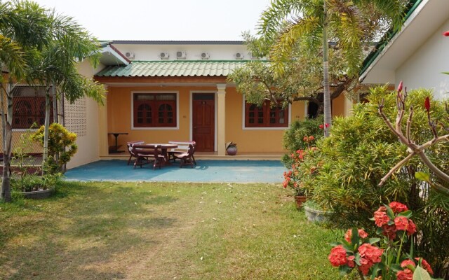Phonepaseud Hotel