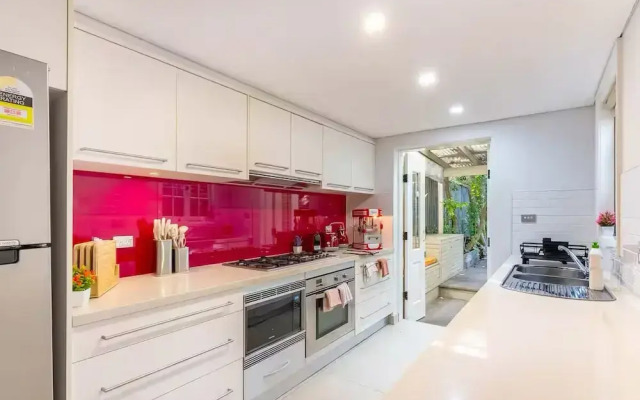 3BR Retro Escape ICC & Darling Harbour