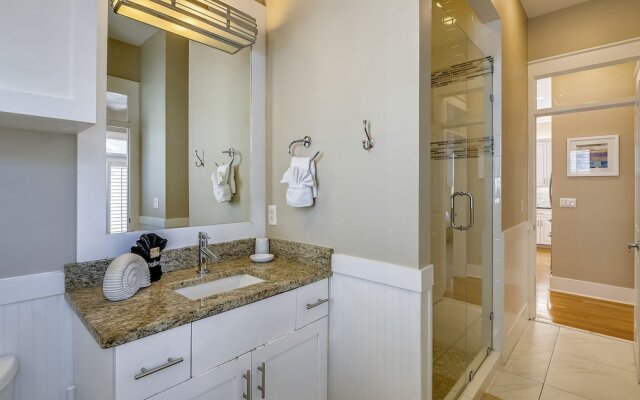 Paradise Pointe - Gorgeous 4 BR home with pool by RedAwning