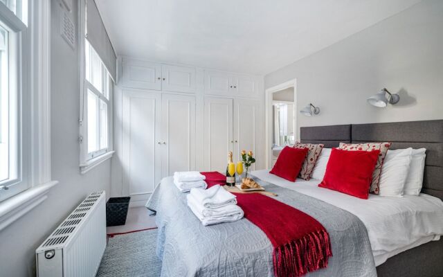 Victoria Mews House - By Sojourn