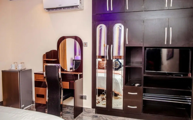 Tobby Royal Suites