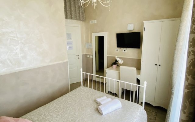 Domus Valadier Guesthouse