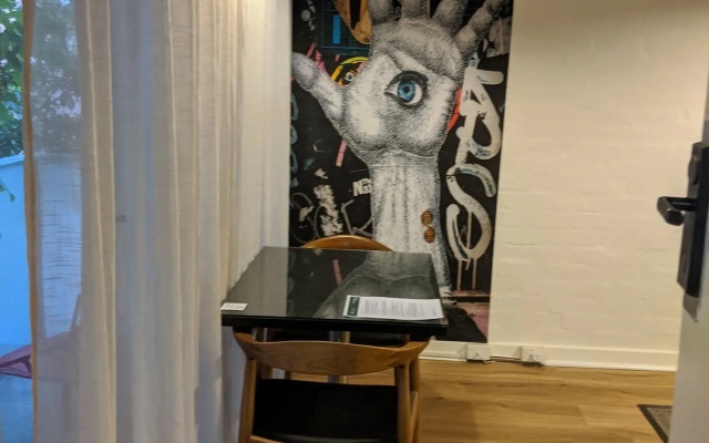 SoYa on Davis Apartment Hotel