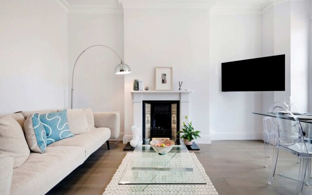 Modern and Bright Highgate Gem