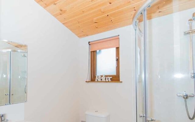 Skylark Lodge With Hot Tub Near Cupar, Fife
