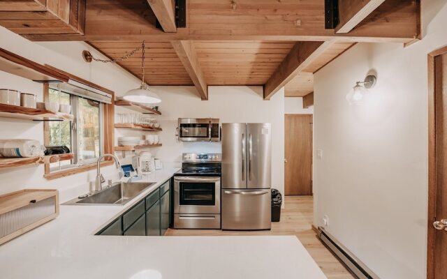 27gs - Bbq - Pets Ok - Wifi - Sleeps 10 3 Bedroom Home by RedAwning