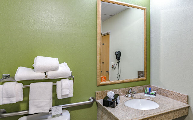 Quality Inn & Suites Airport