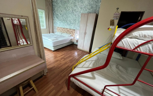 Iris House Resort & Apartment
