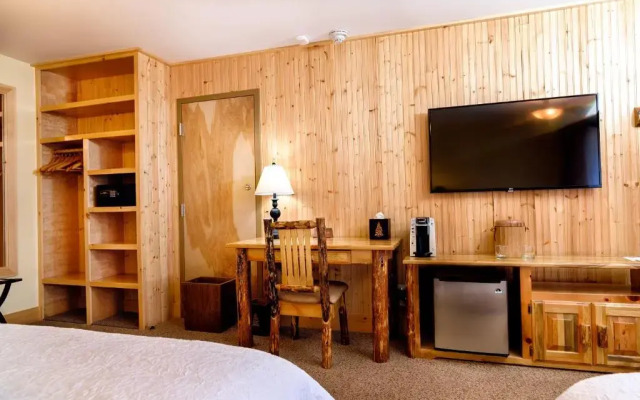 Adirondack Spruce Lodge