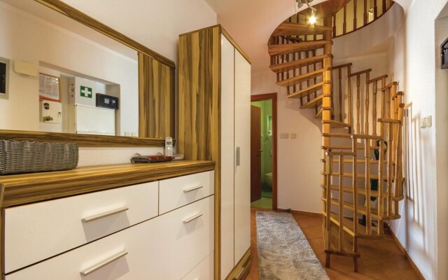Stunning Home in Cavle With Wifi and 3 Bedrooms