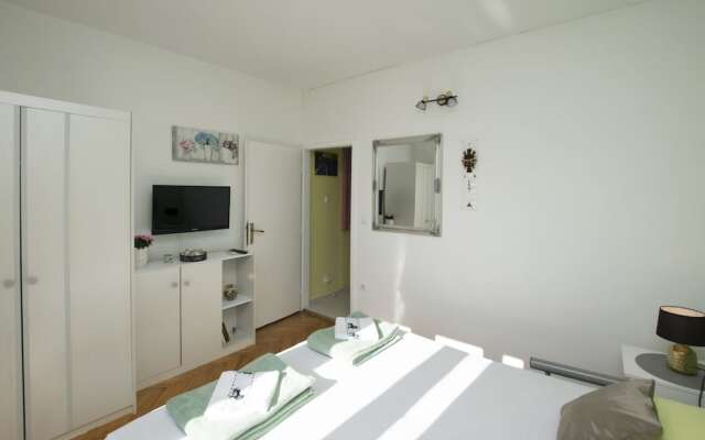 Apartments and Room Zinka