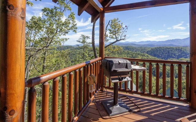 Majestic Mountain View by Heritage Cabin Rentals