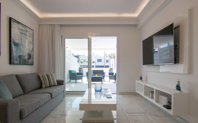 Phaedrus Living Luxury Flat Semeli