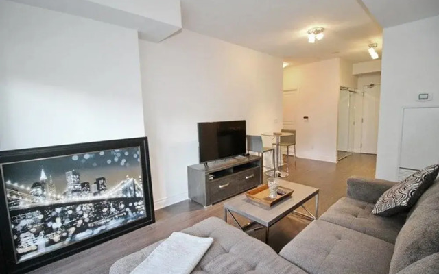 Presidential 1 Bedroom Condo across CN Tower