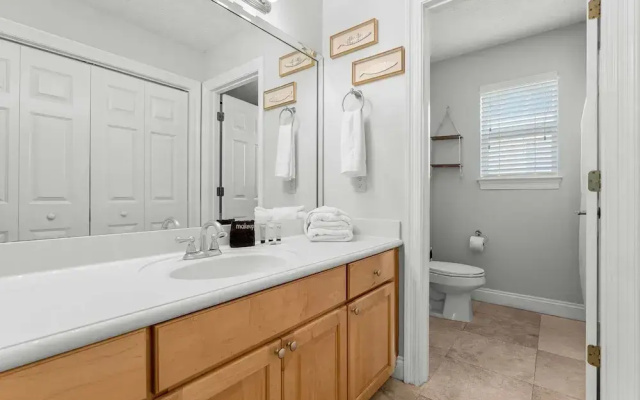 Palm Breeze Retreat Sleeps 10!