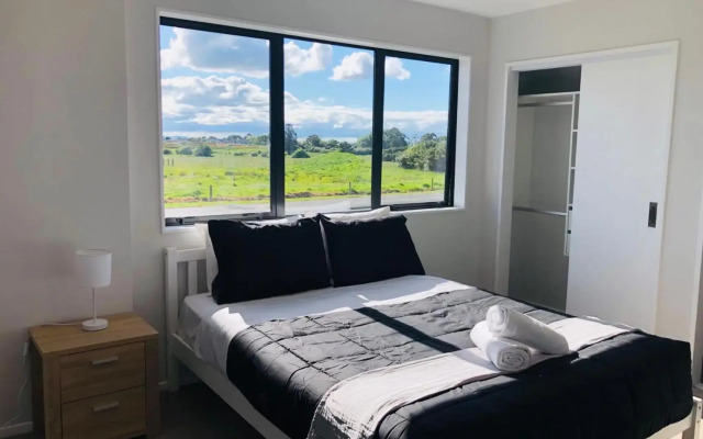 Modern & Luxurious Home 3