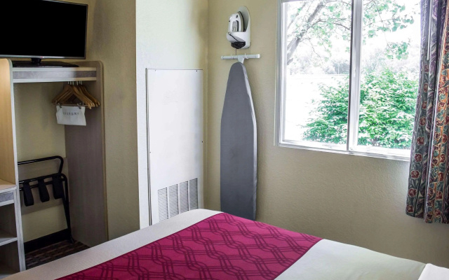 Econo Lodge Meadville