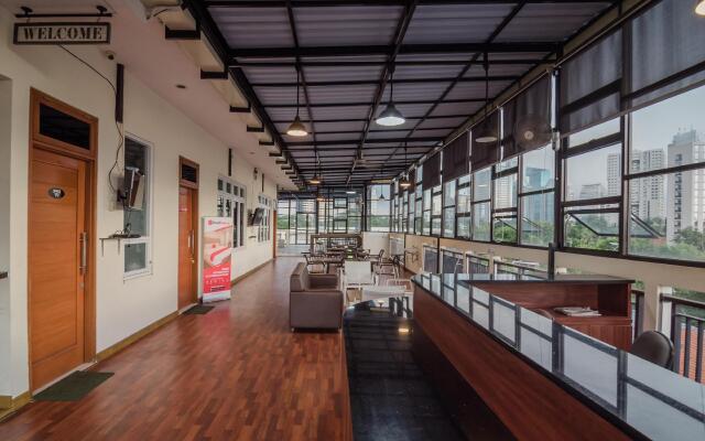 RedDoorz Plus near Semanggi