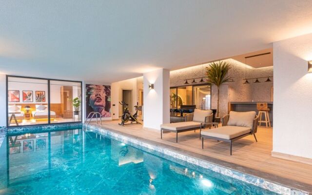 Villa Supernova