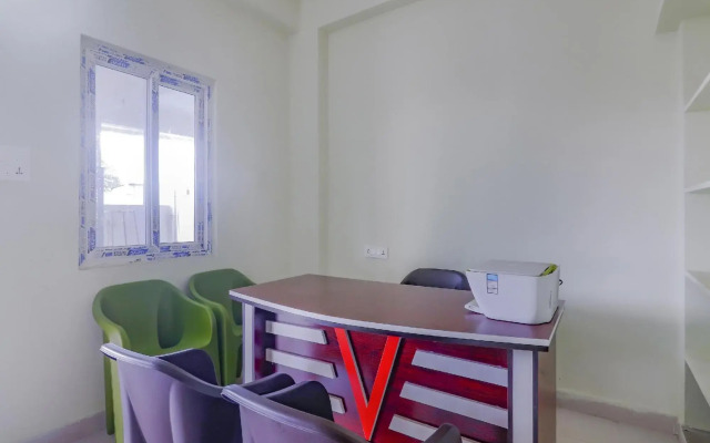 Oyo Flagship 76370 Sri Residency