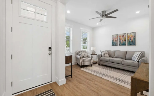 Blissful Getaway 4 BDR Whole Home Heated Pool!