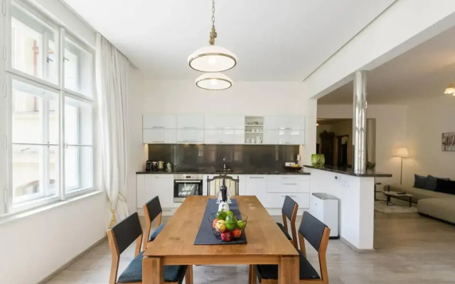 Stylish, Light-Filled Home in the Historic Center