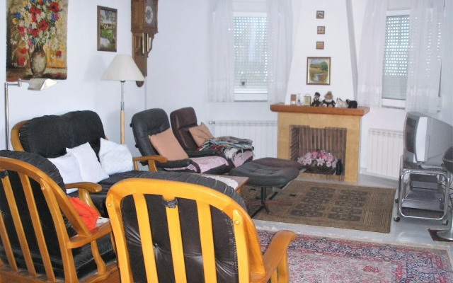 Belvilla by OYO Villa Josefina