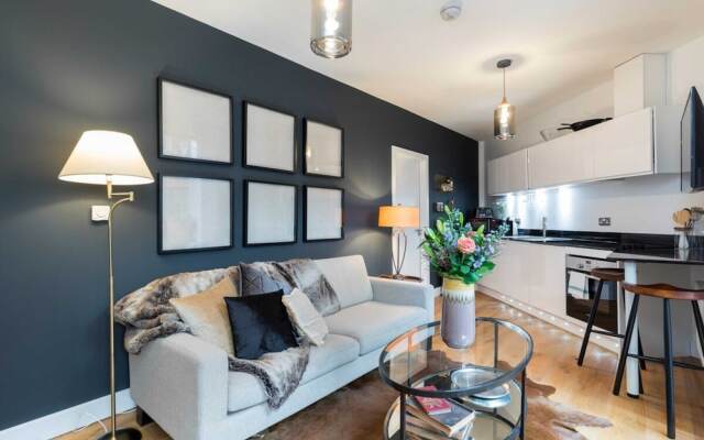 Designer Penthouse Notting Hill, With Terrace, Sleeps Five